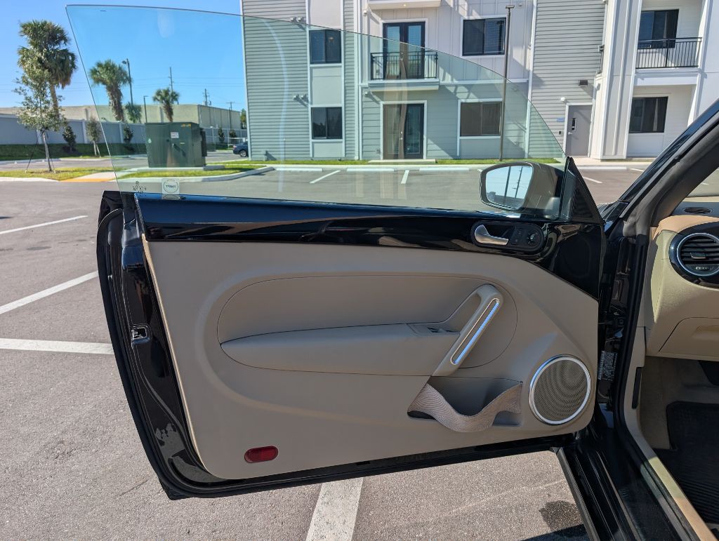 2013 Volkswagen Beetle Image 29