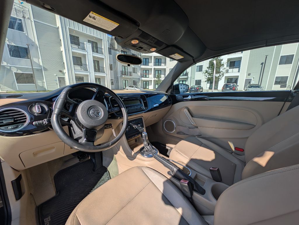 2013 Volkswagen Beetle Image 30