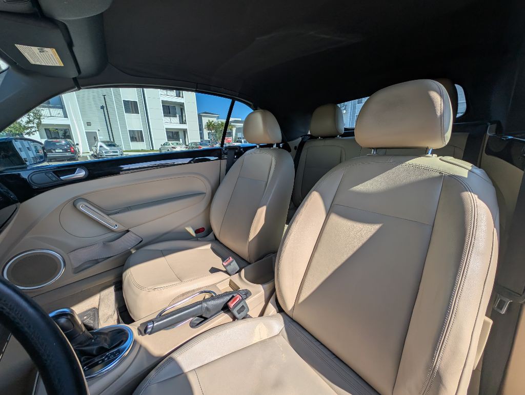 2013 Volkswagen Beetle Image 31