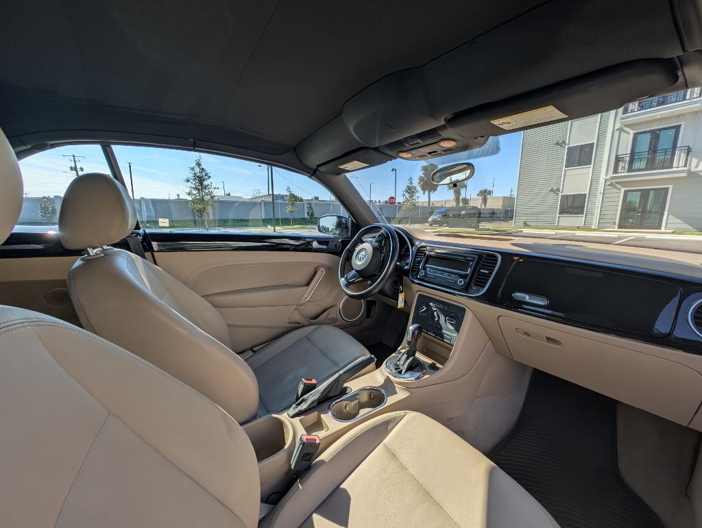 2013 Volkswagen Beetle Image 33