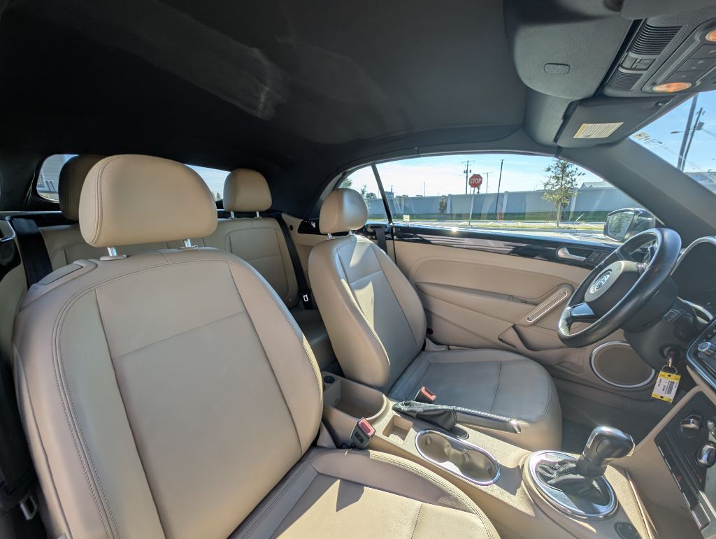 2013 Volkswagen Beetle Image 34