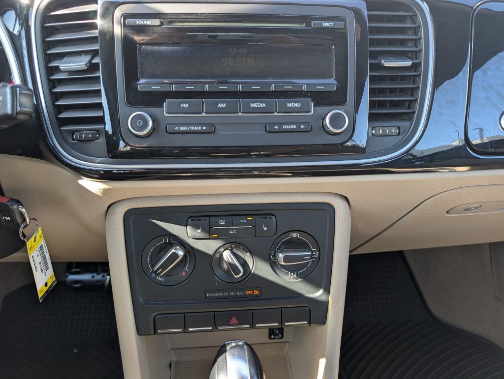 2013 Volkswagen Beetle Image 40