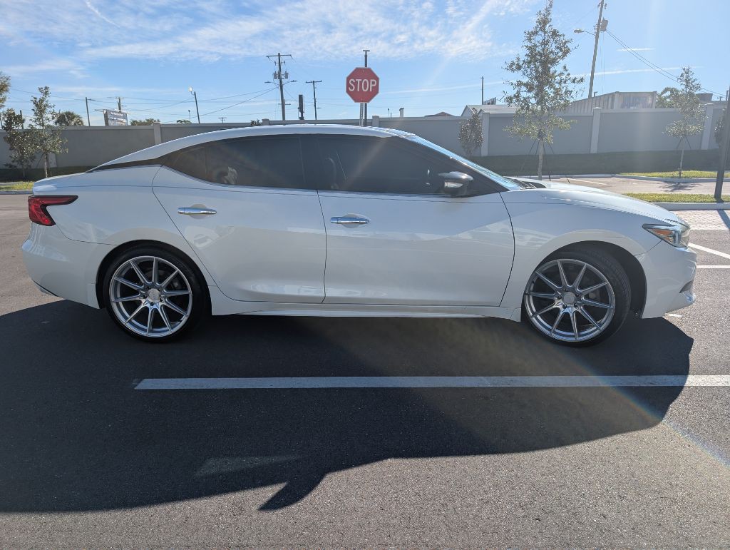 2016 Nissan Maxima Image 4
