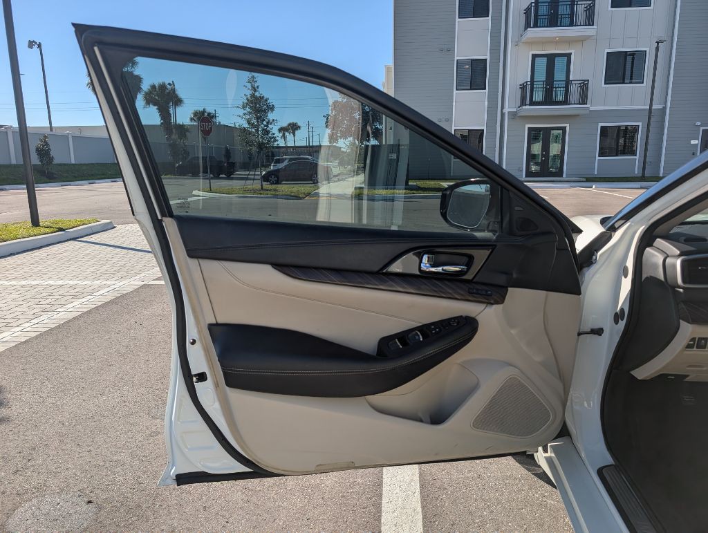 2016 Nissan Maxima Image 13