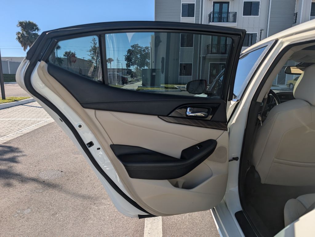 2016 Nissan Maxima Image 16