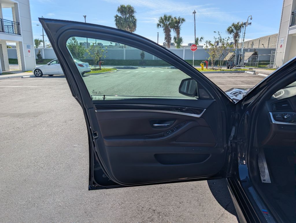 2016 BMW 5 Series Image 14