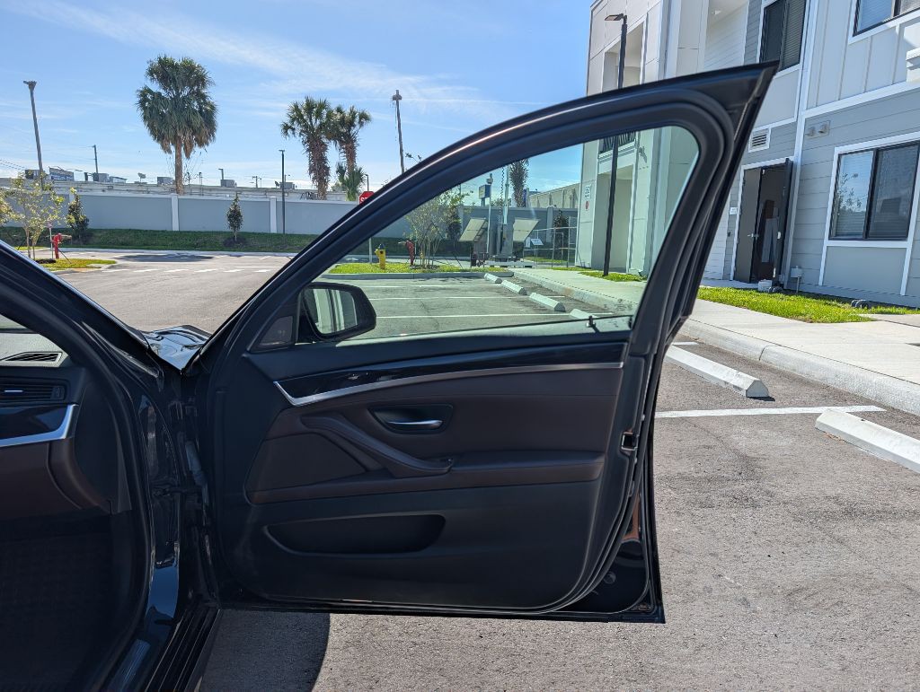 2016 BMW 5 Series Image 23