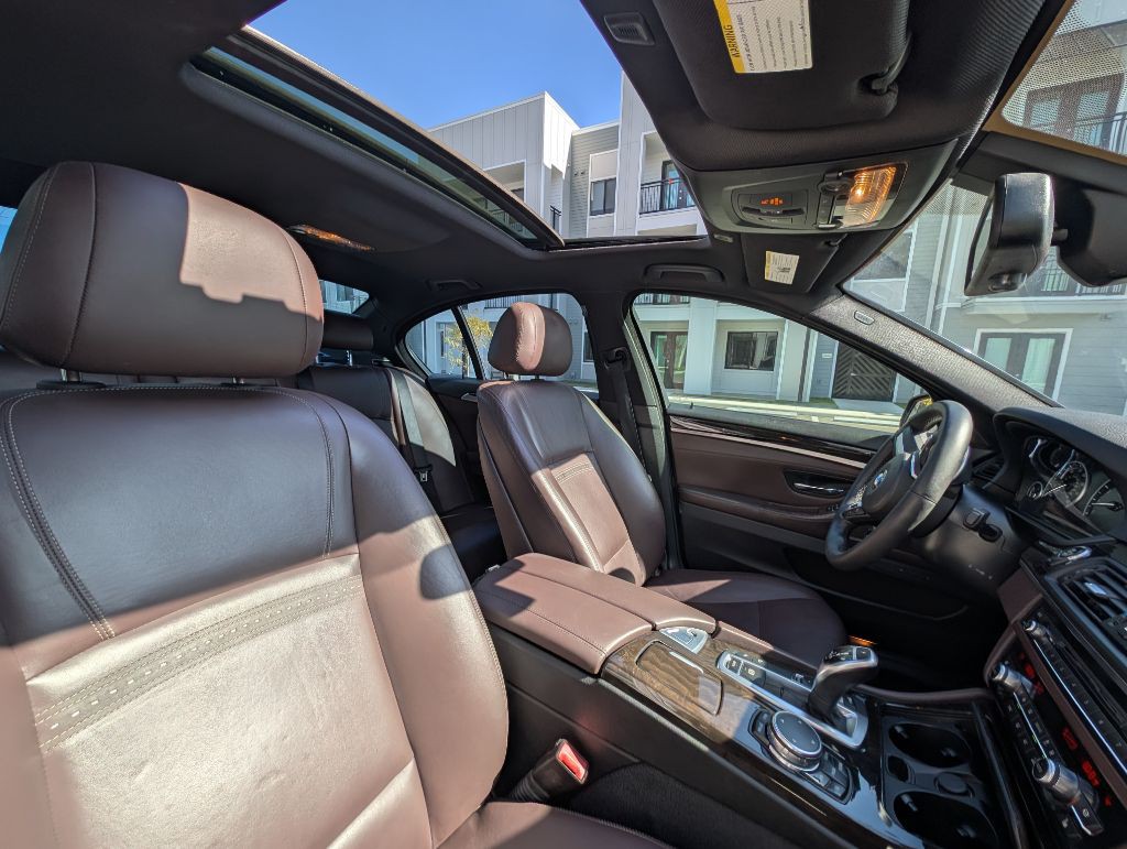 2016 BMW 5 Series Image 25