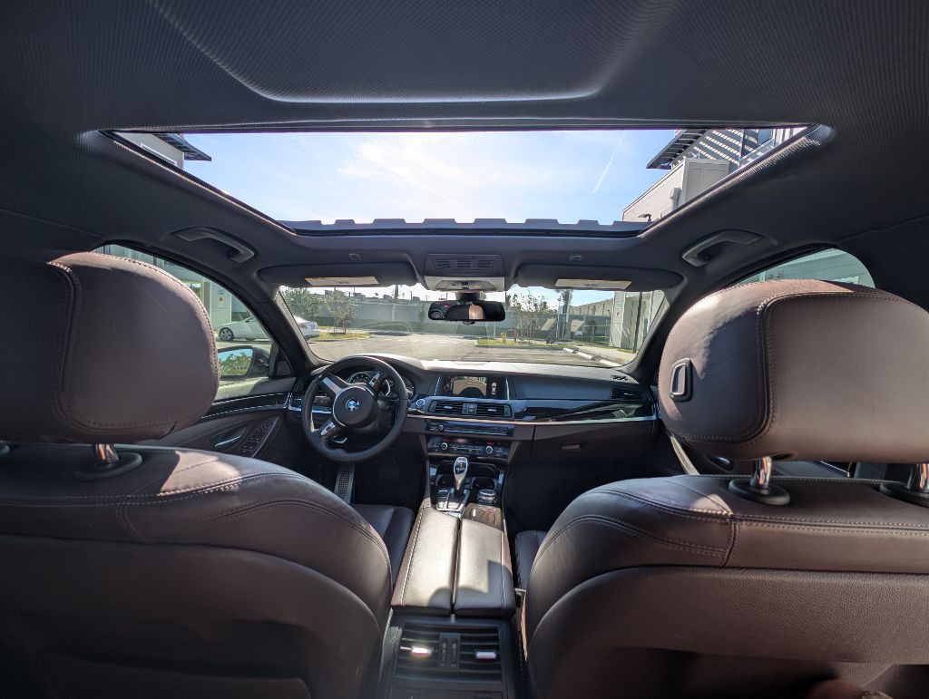 2016 BMW 5 Series Image 30