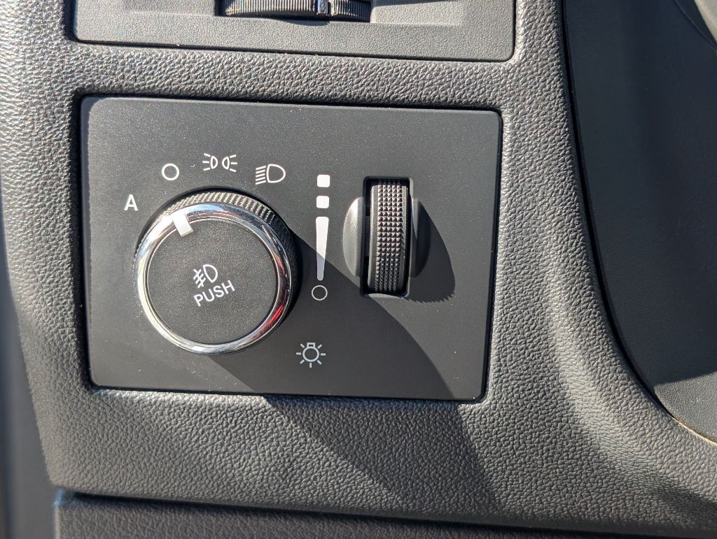 2014 Dodge Challenger Image 24