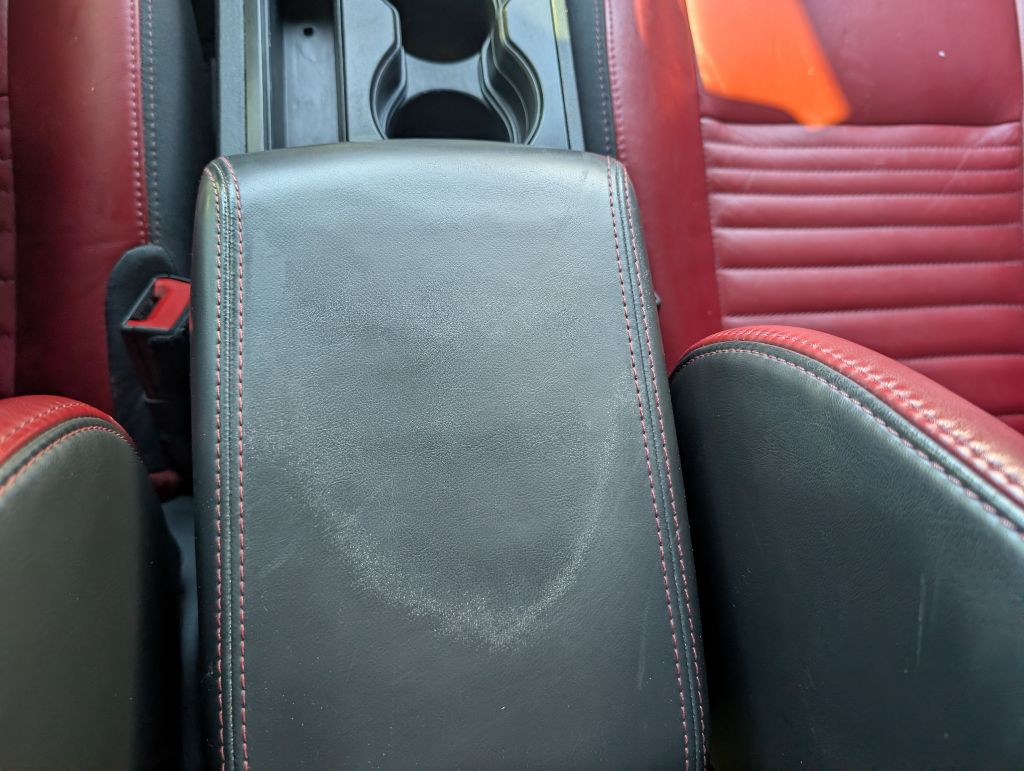 2014 Dodge Challenger Image 32