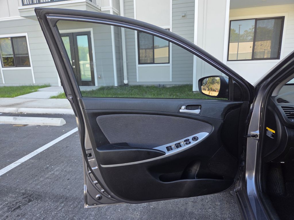 2014 Hyundai Accent Image 13