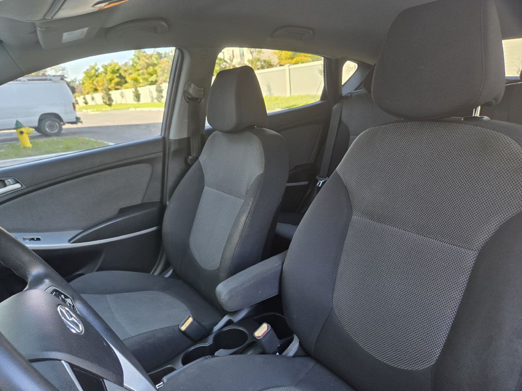 2014 Hyundai Accent Image 15