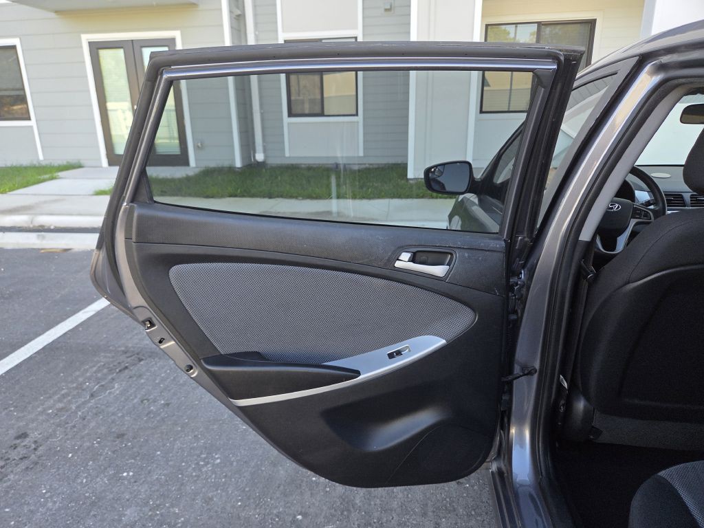 2014 Hyundai Accent Image 16