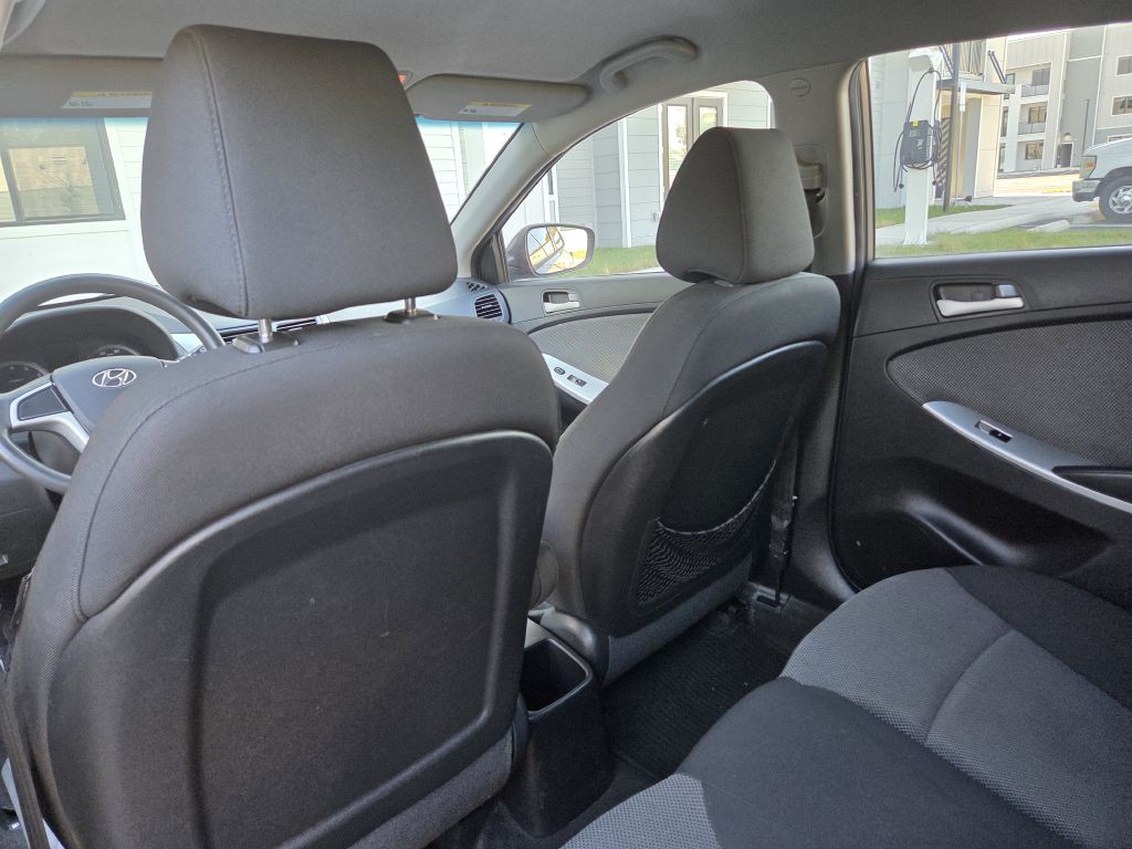 2014 Hyundai Accent Image 17