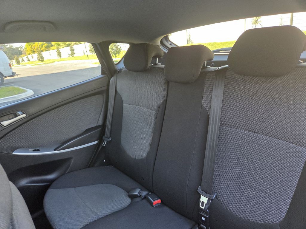 2014 Hyundai Accent Image 18