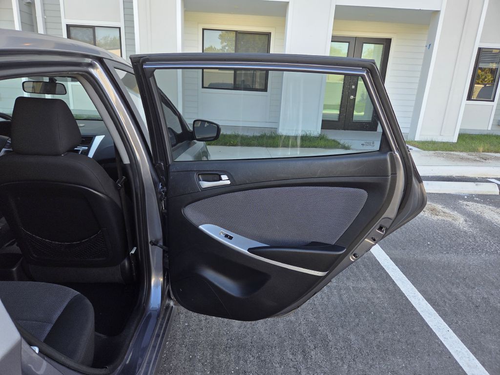 2014 Hyundai Accent Image 19