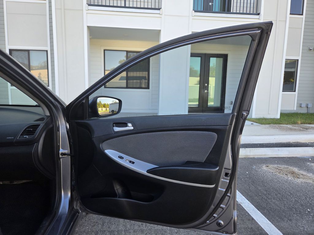 2014 Hyundai Accent Image 22