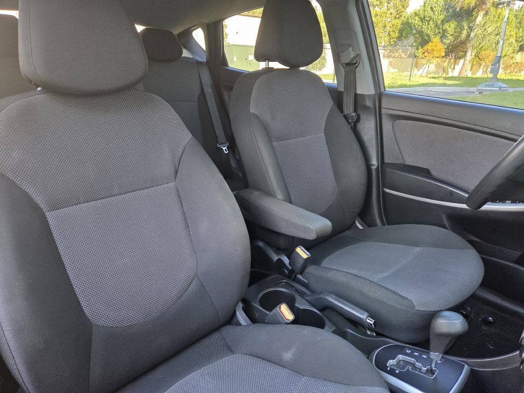 2014 Hyundai Accent Image 24