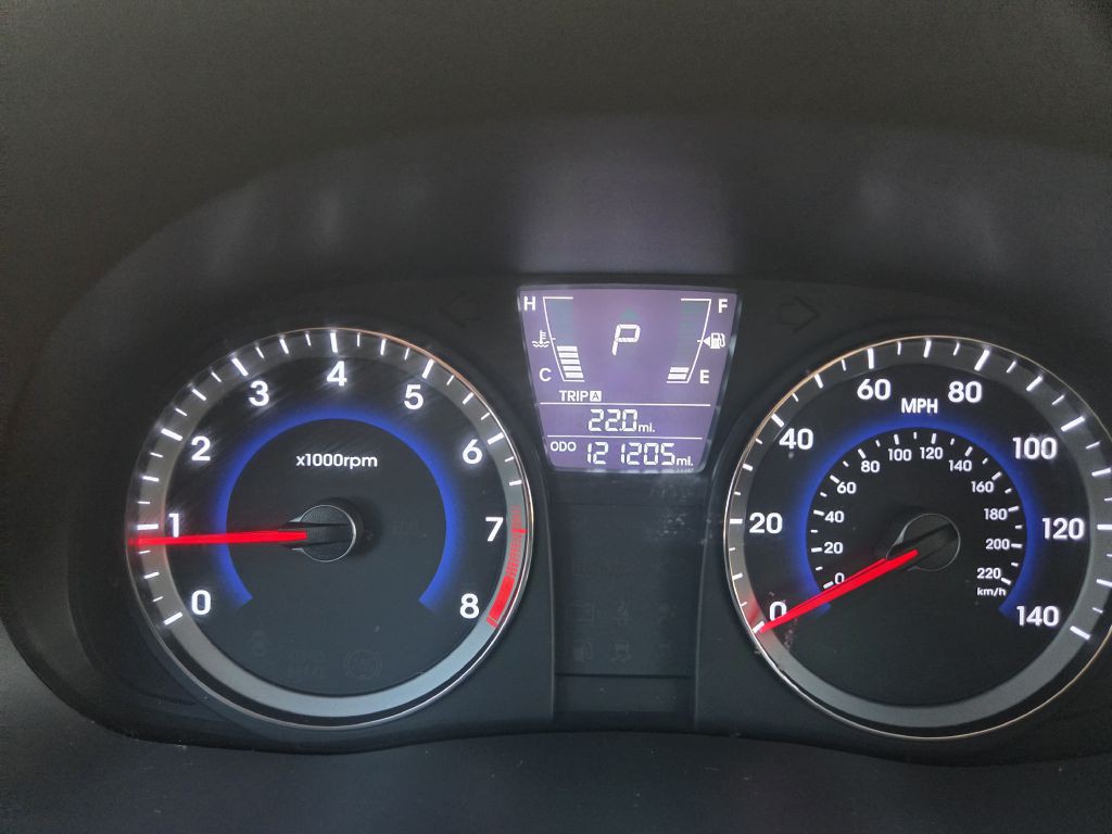 2014 Hyundai Accent Image 26