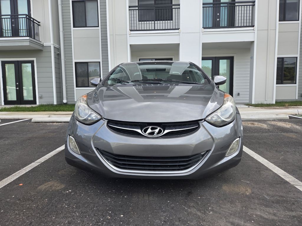 2013 Hyundai Elantra Image 2
