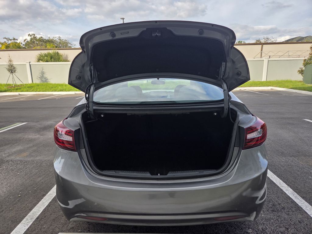 2013 Hyundai Elantra Image 11