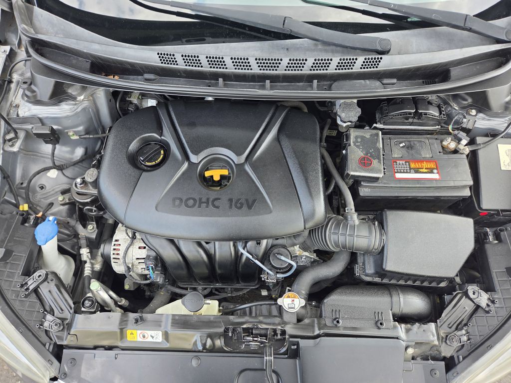 2013 Hyundai Elantra Image 12