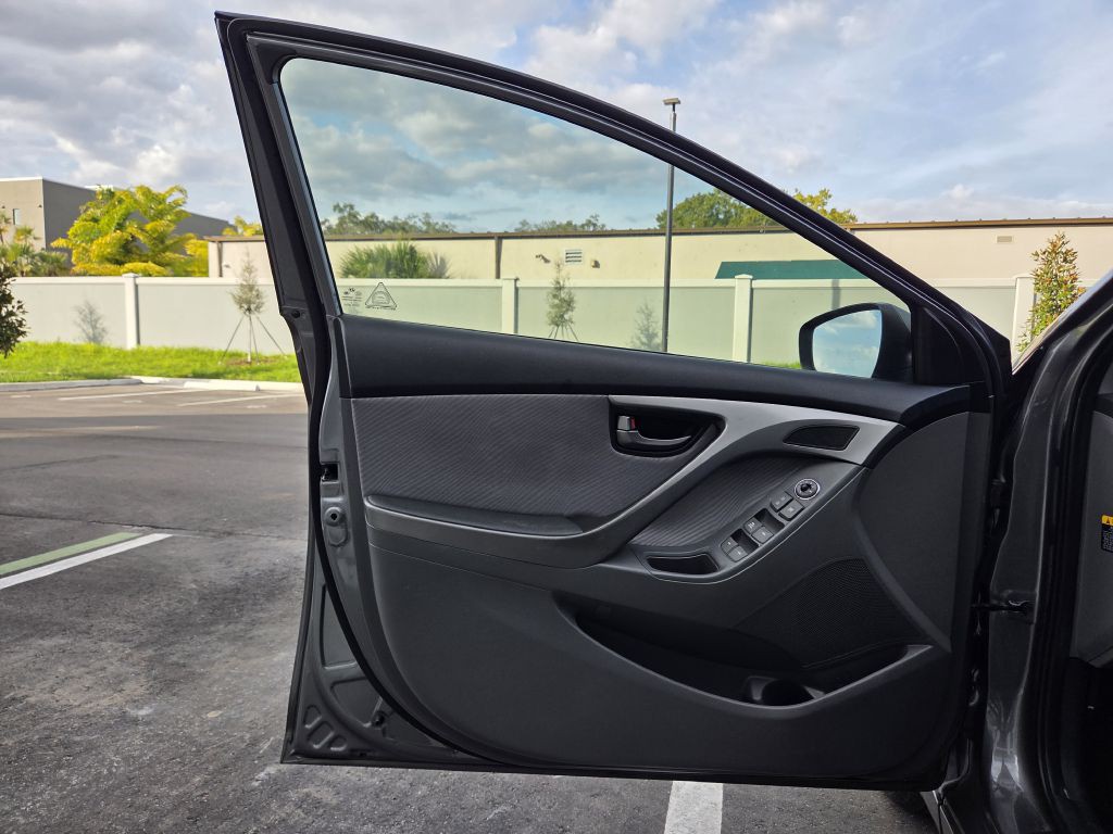 2013 Hyundai Elantra Image 15