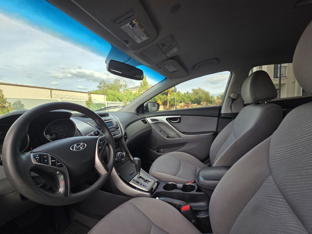 2013 Hyundai Elantra Image 16