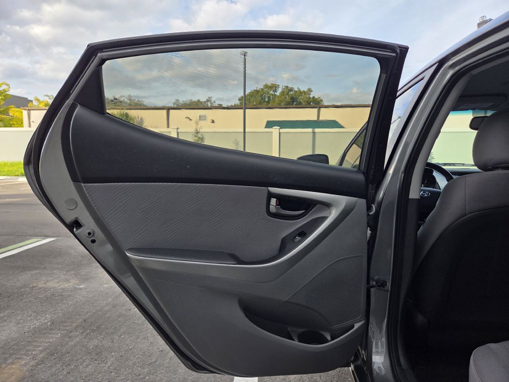 2013 Hyundai Elantra Image 18