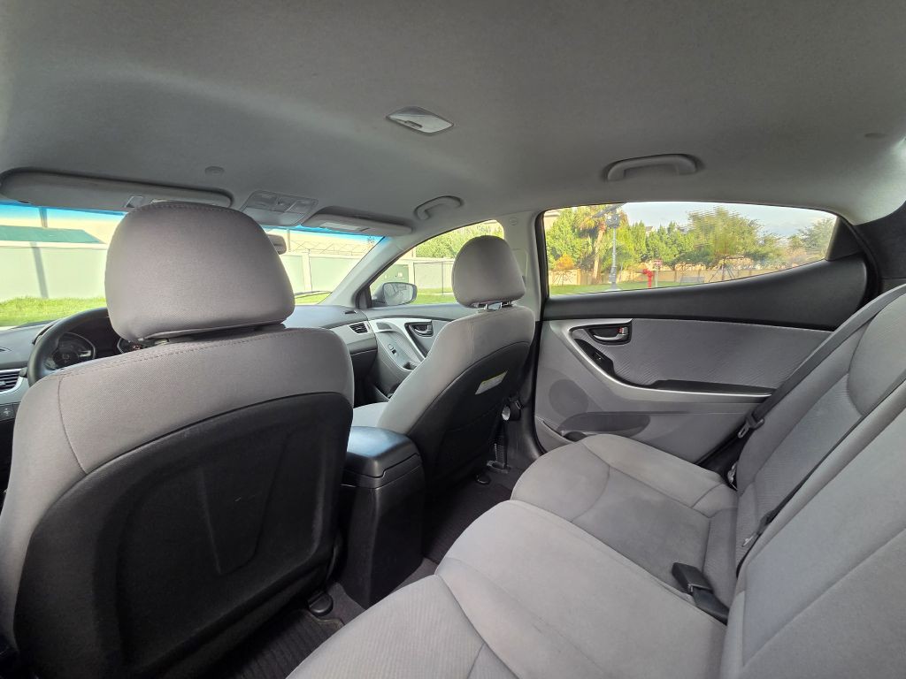 2013 Hyundai Elantra Image 19