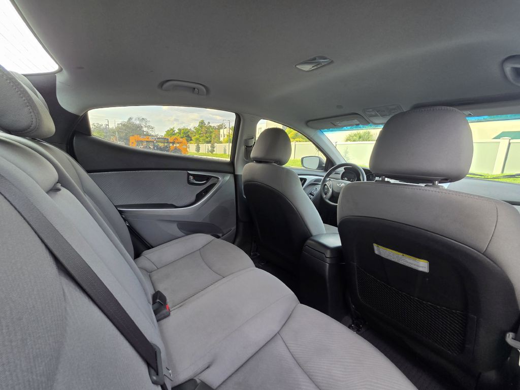 2013 Hyundai Elantra Image 22