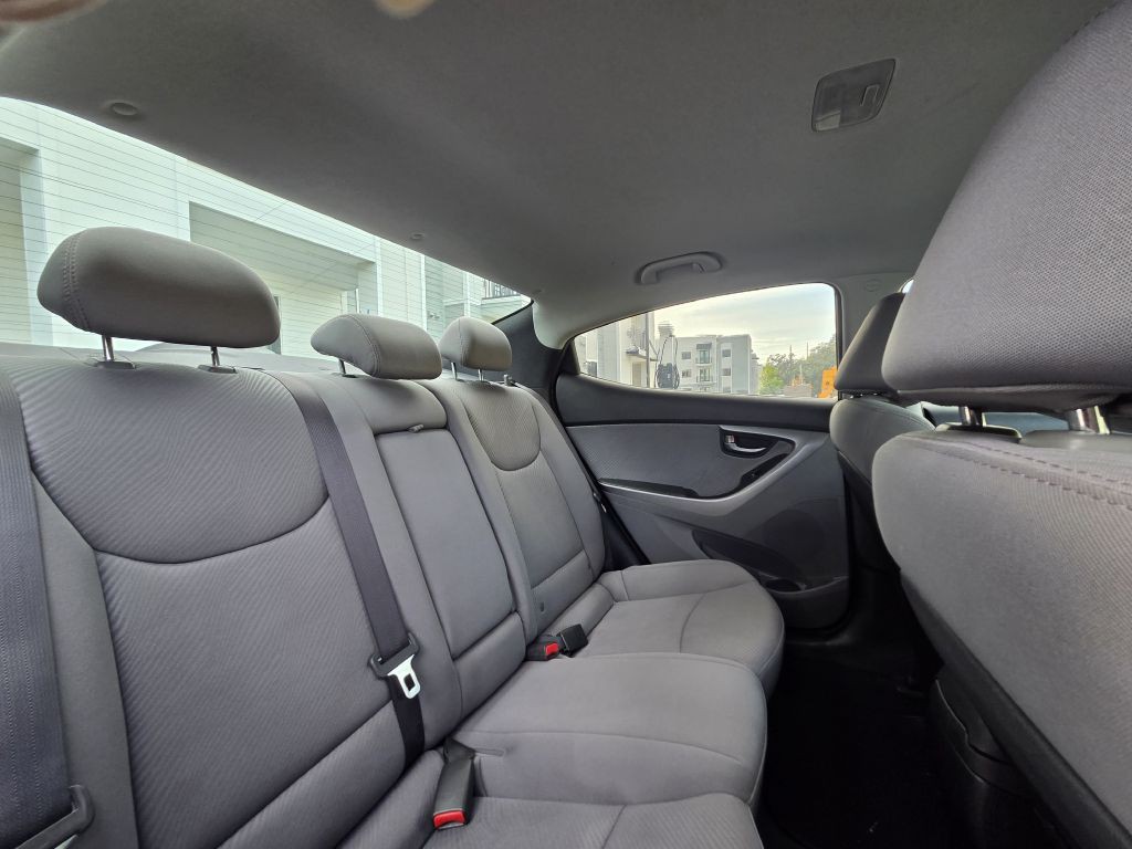 2013 Hyundai Elantra Image 23
