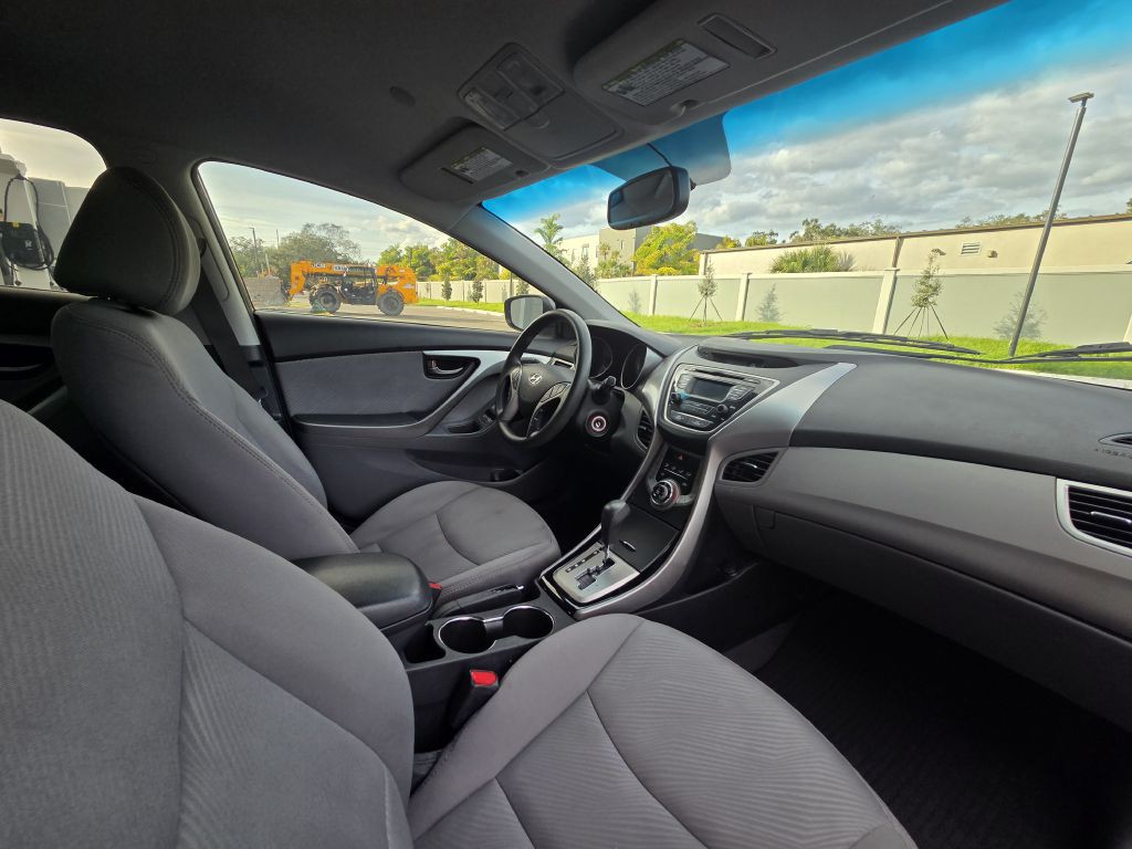 2013 Hyundai Elantra Image 25