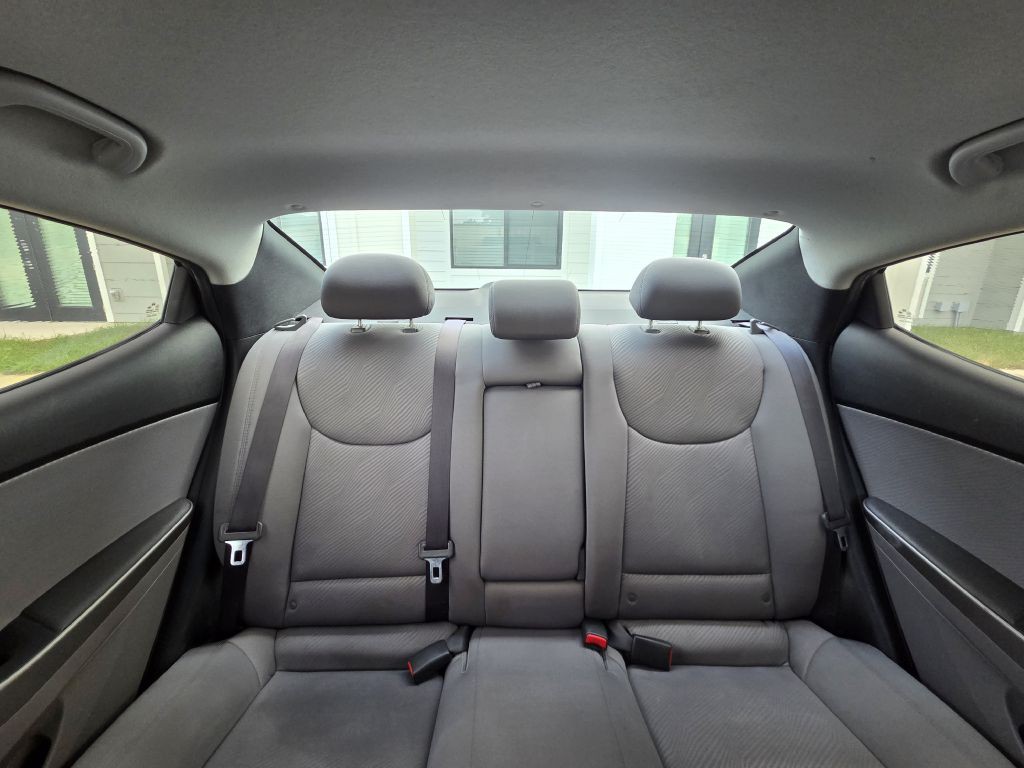 2013 Hyundai Elantra Image 28