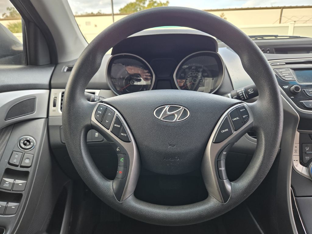 2013 Hyundai Elantra Image 30