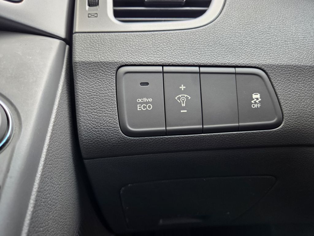 2013 Hyundai Elantra Image 32