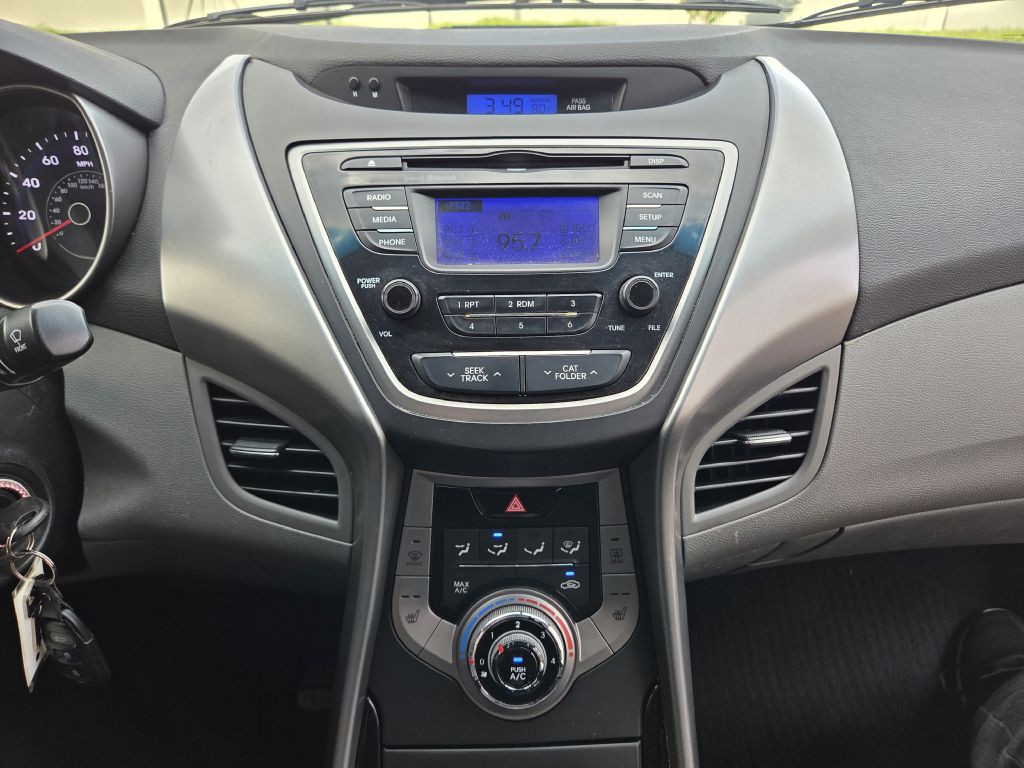 2013 Hyundai Elantra Image 34