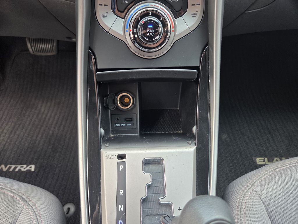 2013 Hyundai Elantra Image 36