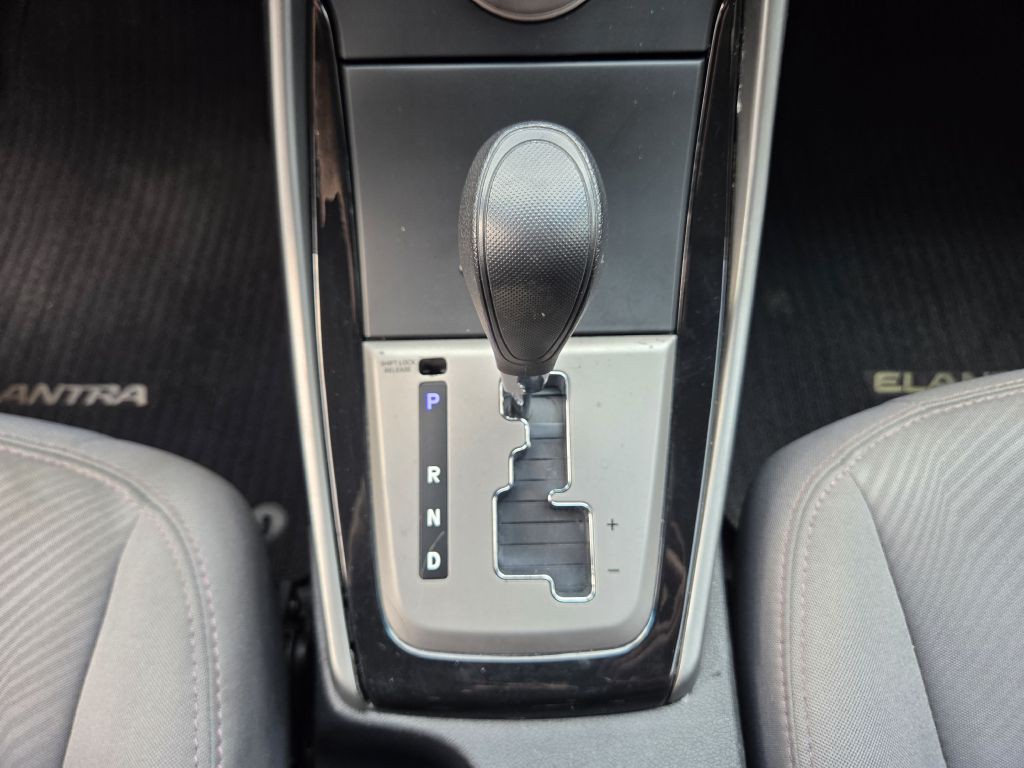 2013 Hyundai Elantra Image 37