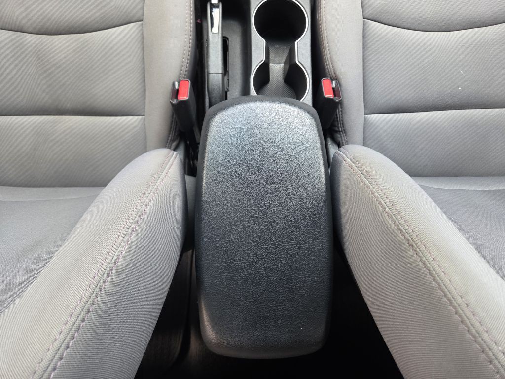 2013 Hyundai Elantra Image 39