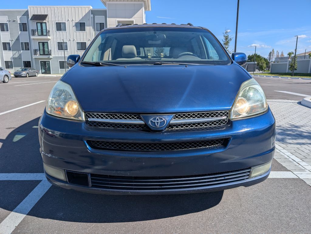 2004 Toyota Sienna Image 2