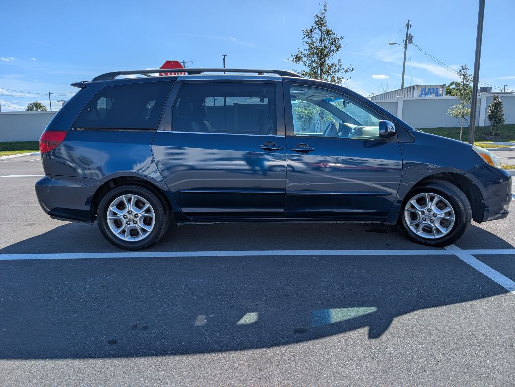 2004 Toyota Sienna Image 5