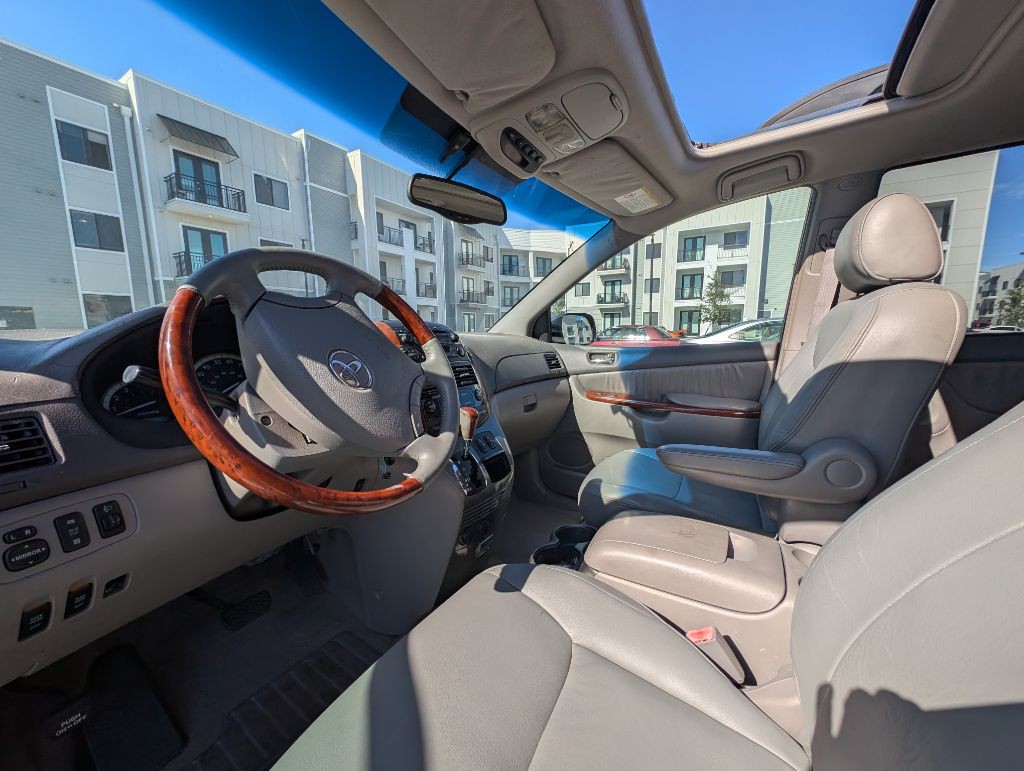 2004 Toyota Sienna Image 14