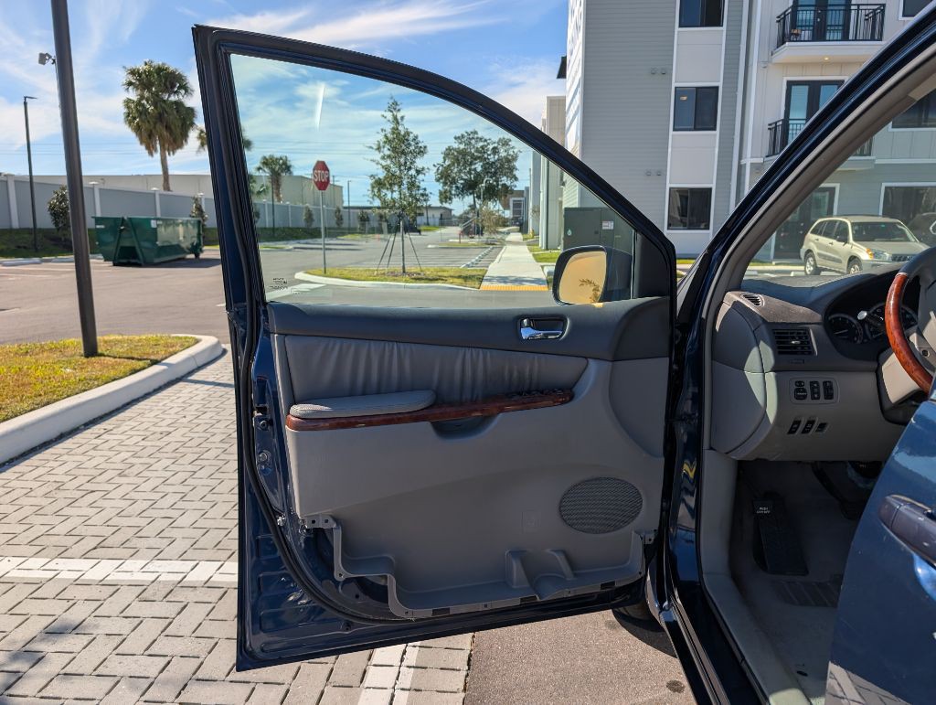 2004 Toyota Sienna Image 15