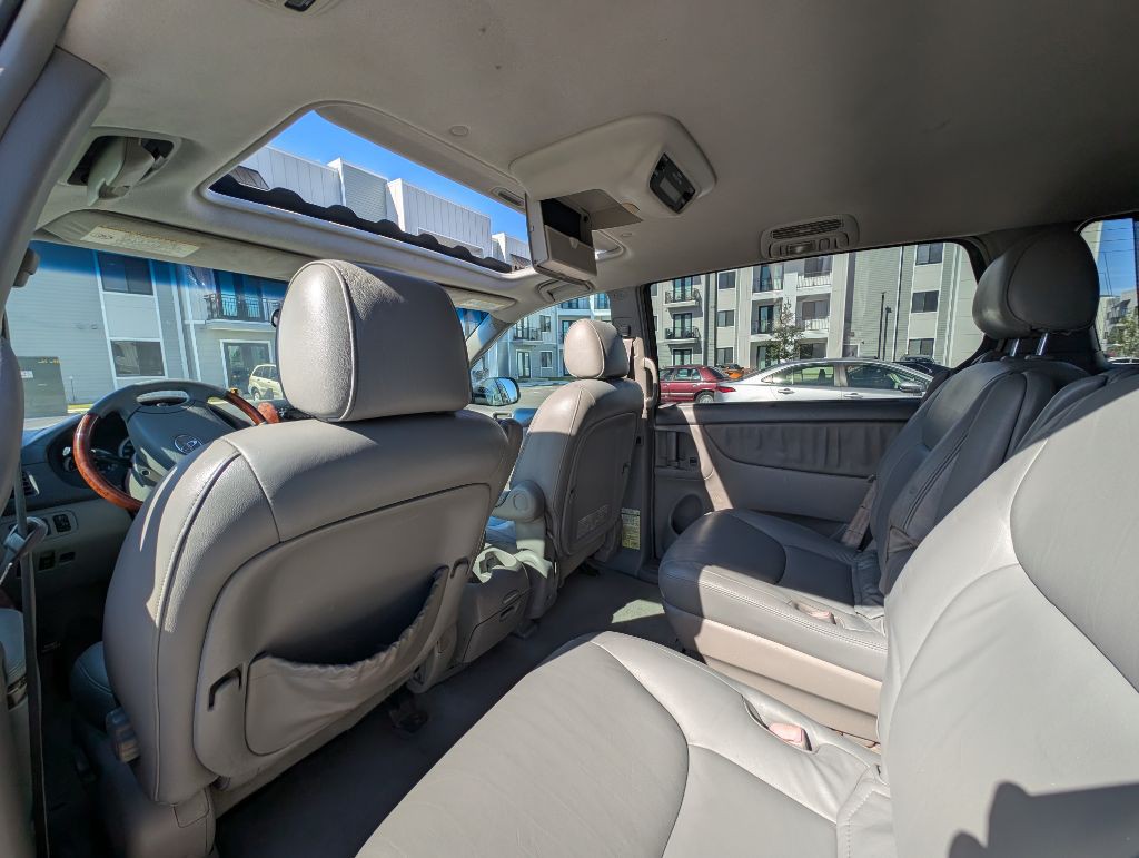 2004 Toyota Sienna Image 18