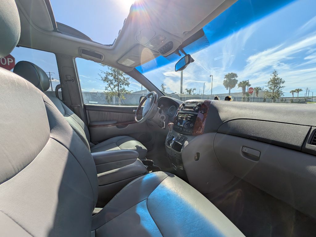 2004 Toyota Sienna Image 22