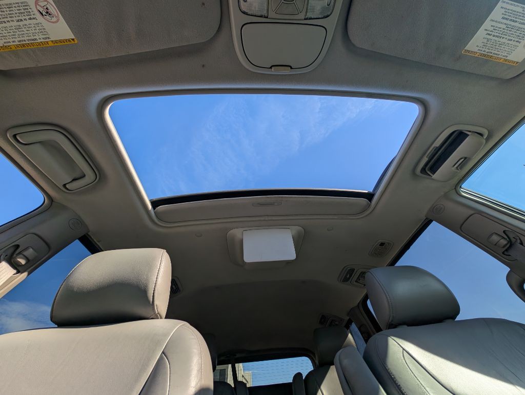 2004 Toyota Sienna Image 25
