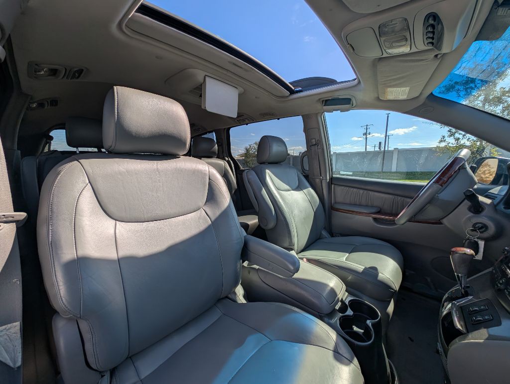2004 Toyota Sienna Image 26