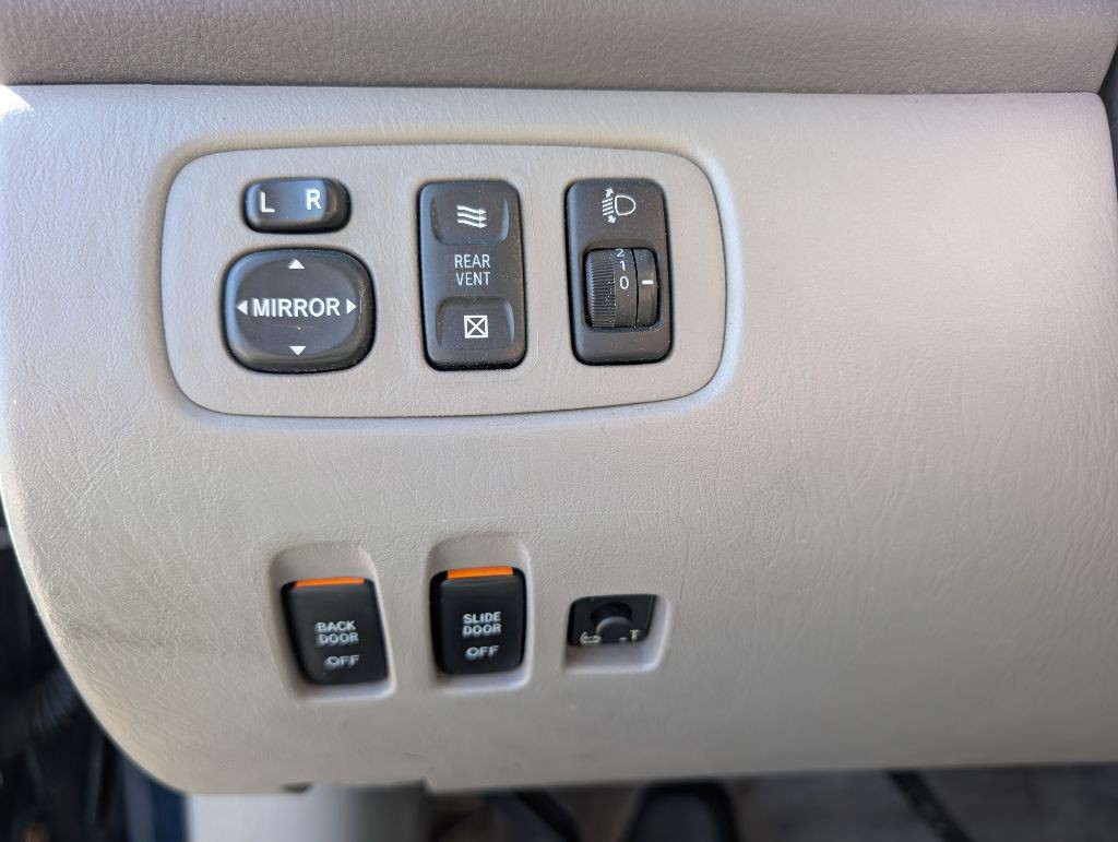 2004 Toyota Sienna Image 34